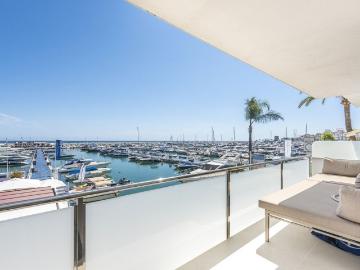 Atico de lujo de 167 m2 en venta Puerto Banús, España