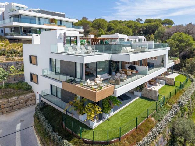Atico de lujo de 173 m2 en venta Artola, Andalucía