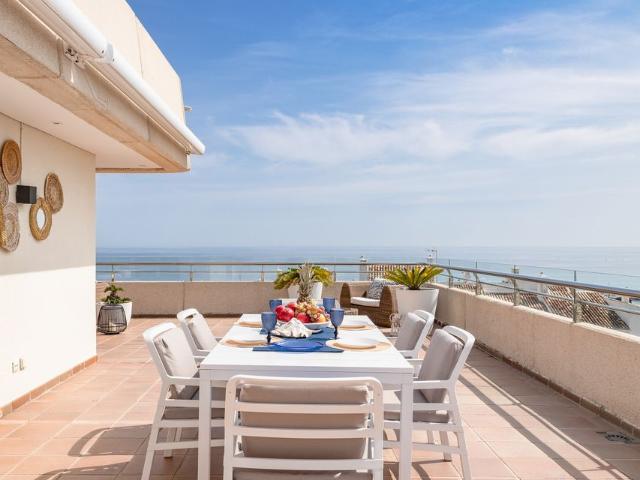Atico de lujo de 100 m2 en venta Puerto Banús, España