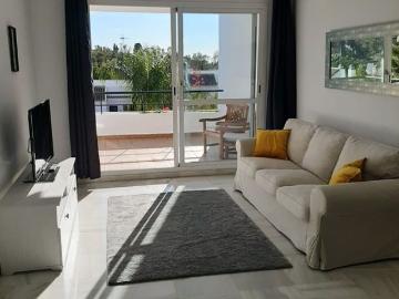 Atico de lujo de 110 m2 en alquiler Nueva Andalucia, Andalucía