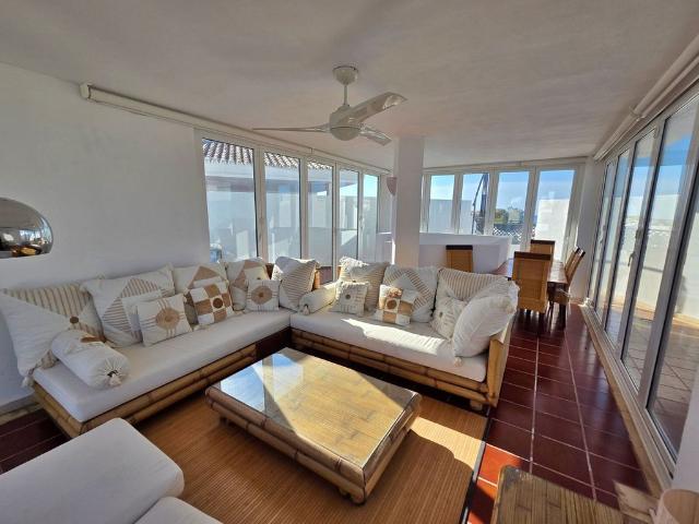 Atico de lujo de 132 m2 en venta Puerto Banús, Andalucía