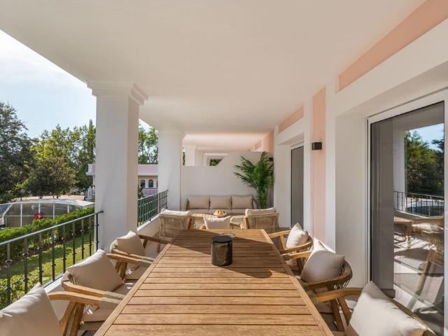 Atico de lujo de 241 m2 en venta Nueva Andalucia, Andalucía