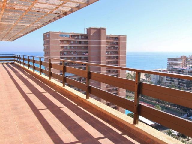 Atico de lujo de 260 m2 en venta Alicante, España