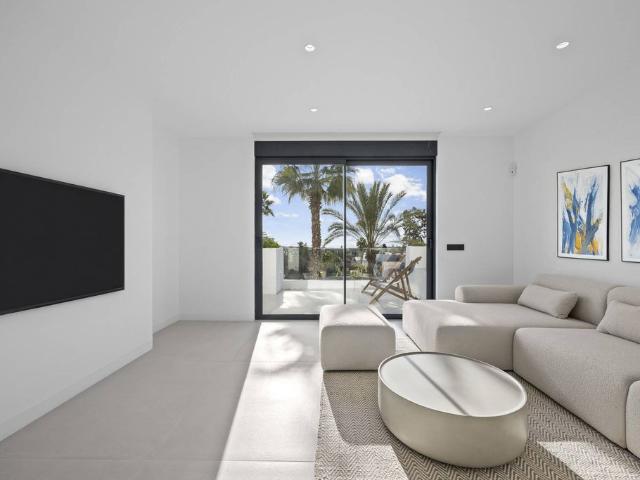 Atico de lujo de 220 m2 en venta Estepona, España