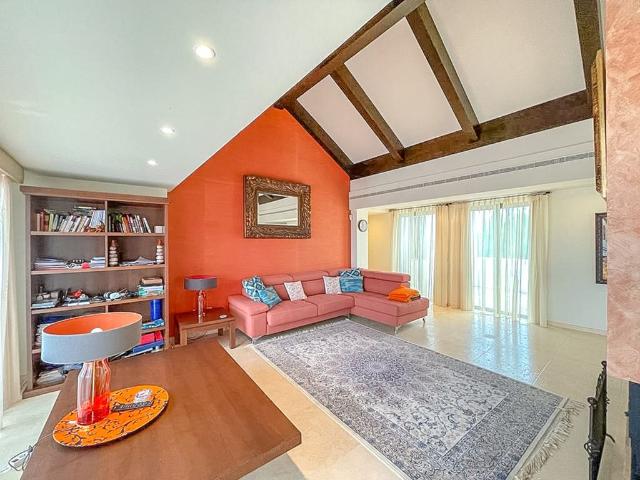 Atico de alto standing de 100 m2 en venta Los Flamingos, Marbella, Andalucía