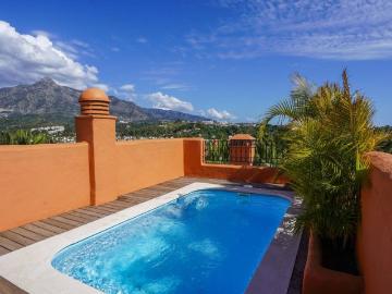 Atico de lujo de 385 m2 en venta Puerto Banús, España