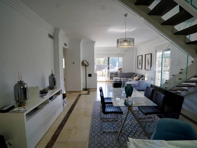 Atico de lujo de 320 m2 en venta Marbella, Andalucía