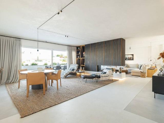 Atico de lujo de 632 m2 en venta Puerto Banús, España