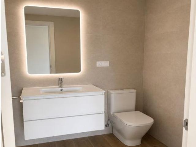 Ático de obra nueva con 2 terrazas, piscina y garaje en Safranar