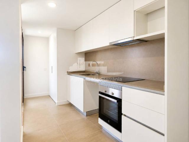 ÁTICO DE OBRA NUEVA CON GRAN TERRAZA, PISCINA Y PARKING XL OPCIONAL A 250 METROS DE LA PLAYA