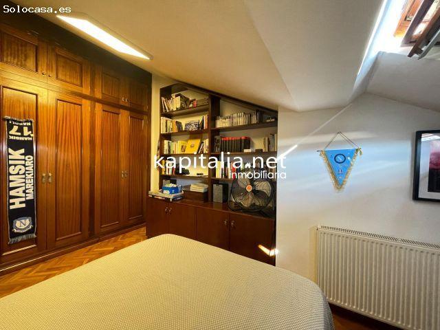Ático duplex con chimenea y vistas panorámicas