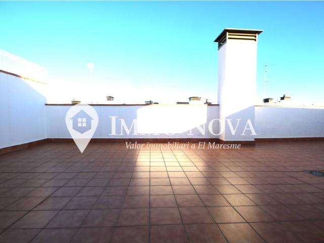Ático Dúplex con Gran Terraza y Parking en Vía Europa