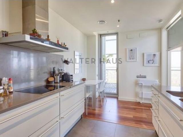 Ático dúplex con piscina privada y vistas al mar en venta en Illa del Mar, Barcelona. EGYB T4