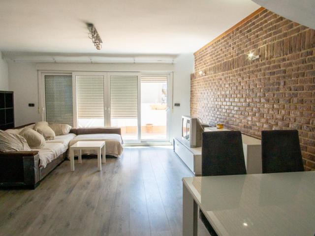 ATICO DUPLEX CON TERRAZA MUY SOLEADO ZONA CRUZ ROJA