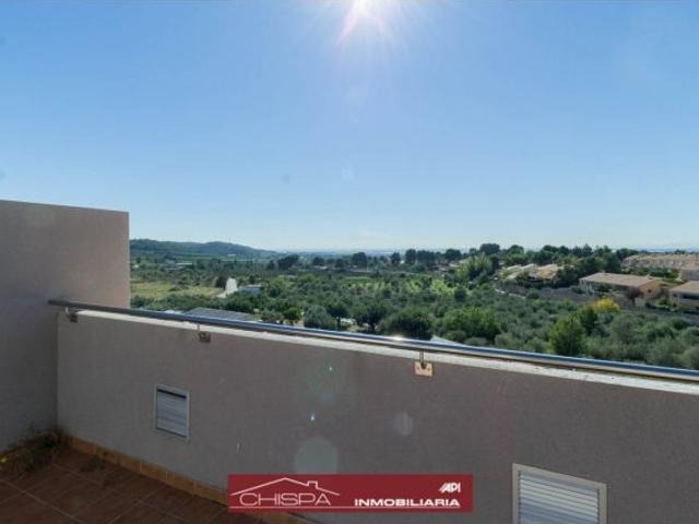 Ático dúplex con terraza y piscina comunitaria