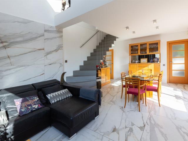Ático dúplex con vistas al mar en Tiana, ubicado a solo 5 mi. 200m² Tiana