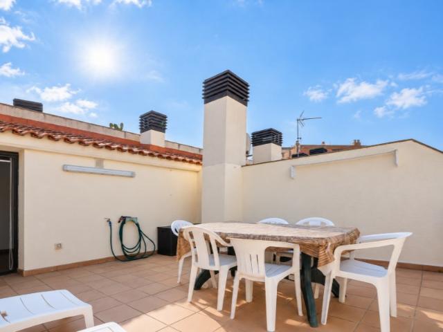 ÁTICO DÚPLEX CÉNTRICO, MUY SOLEADO, CON 4 DORMITORIOS Y TERRAZA PRIVATIVA