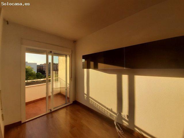 Ático dúplex de 3 habitaciones con garaje en La Flota
