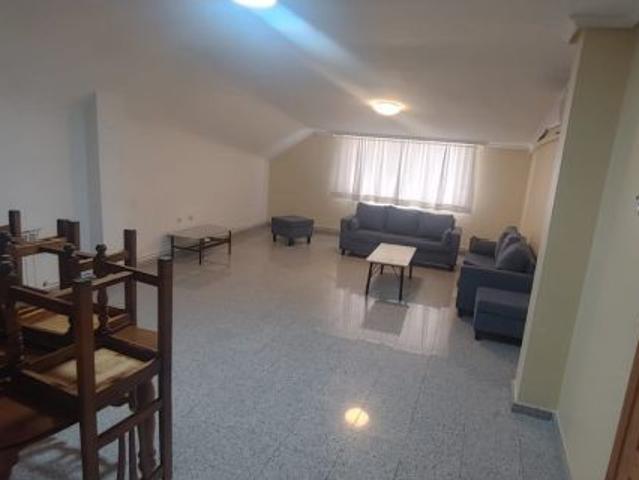 Ático dúplex de 260 metros, con terraza de 40 metros y 8 habitaciones