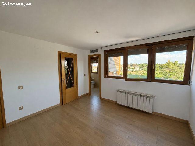 Ático Dúplex de 4 dormitorios con 25 m2 de terraza