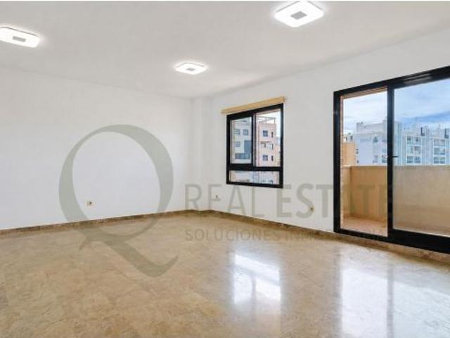 Ático dúplex de 4 habitaciones con amplias terrazas en Playa de San Juan