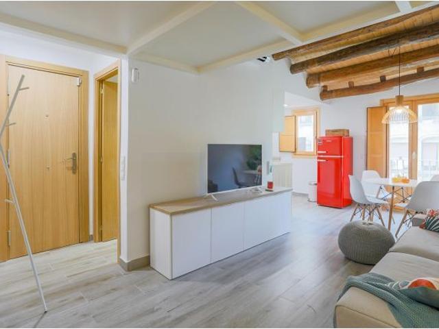 ÁTICO DUPLEX DE ALQUILER DE TEMPORADA CON ASCENSOR EN EL RAVAL