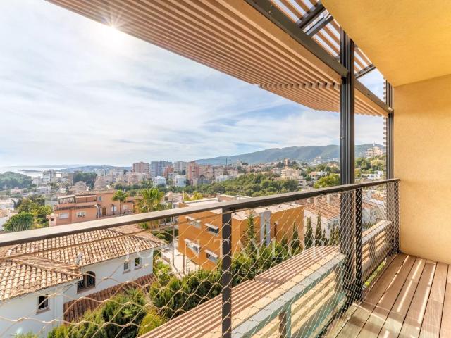 Ático dúplex de nueva construcción con vistas al mar y piscina privada