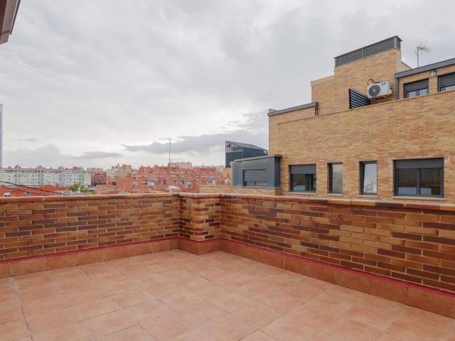 Atico duplex en alquiler en ventilla de 2 habitaciones terraza garaje y trastero madrid