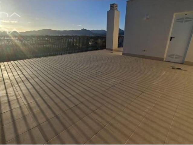 Ático dúplex en esquina, situado en una de las zonas más valoradas de la Playa de Daimús, a tan solo