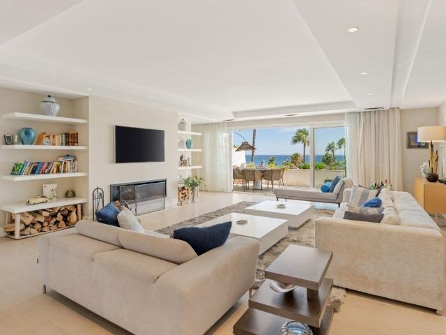 Ático dúplex espectácular en primera línea de playa en Pue. 221m² Puerto Romano