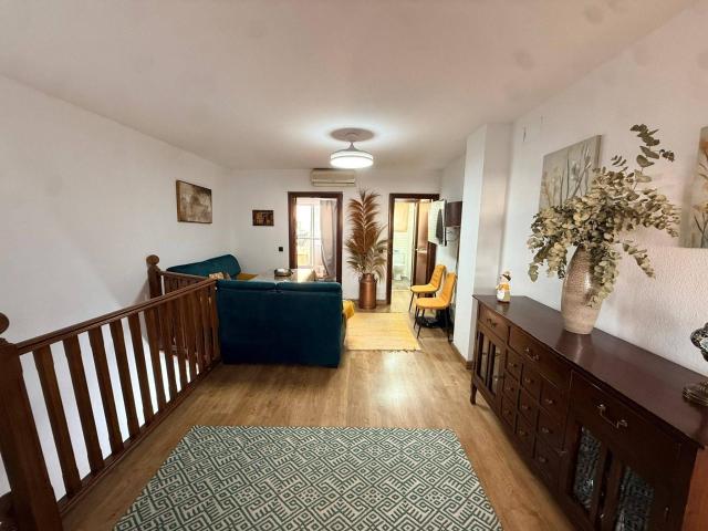 ATICO DUPLEX INVERTIDO EN SAN FERNANDO DE TRES DORMITORIOS, BAÑO Y ASEO
