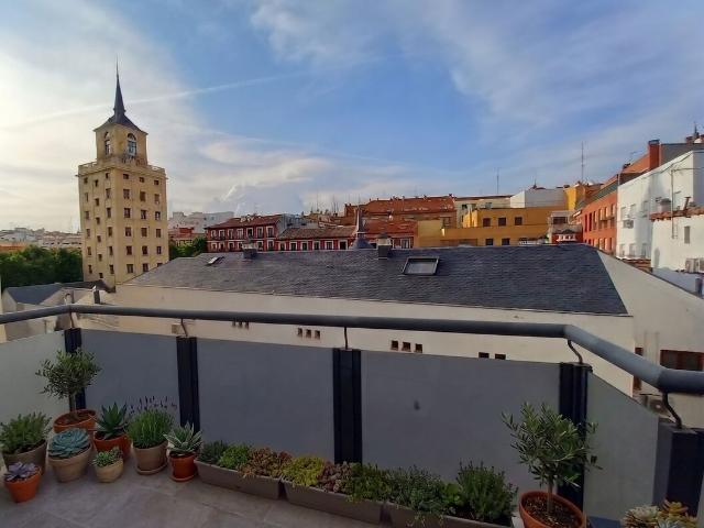 Ático en venta, Centro Embajadores, Madrid