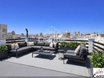 Ático en venta con ascensor en el casco histórico