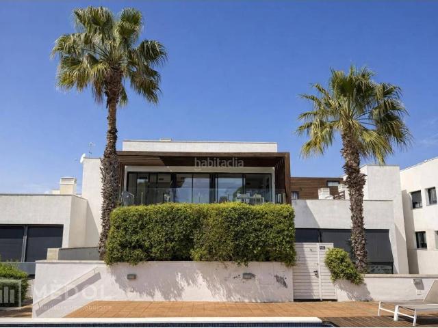 Ático en venta en Tarragona, Urbanitzacions de Llevant Costa Dorada. Exclusiva propiedad en Cala Romana, Tarragona, con terrazas, vistas al mar y gran potencial de inversión. Áticos.