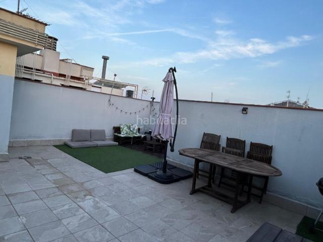 Ático en venta en Terrassa, Cementiri Vell. Ático de 2 habitaciones con balcón y terraza privativa de 34 m² en Escoles. Áticos.