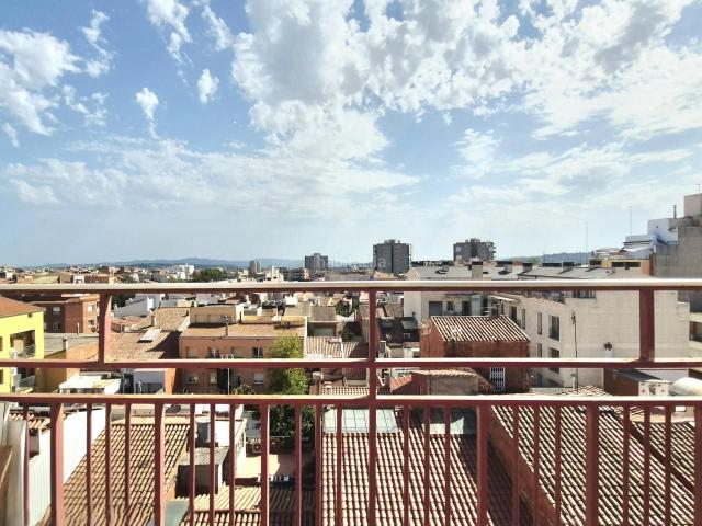 Ático en venta en Terrassa, San Pere. ATIC SENSE ASCENSOR DE 86 m2 I 3 HAB A SANT PERE TOCANT EL MERCAT. Áticos.