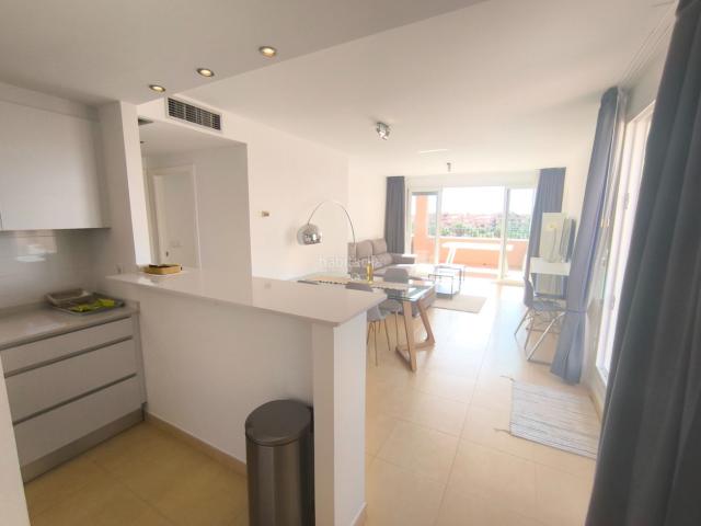 Ático en venta en Torre Pacheco, Mar Menor golf. Se vende fantÃstico Ãtico de 2 dormitorios y 2 baÃos en Mar Menor Golf Resort, uno de los complejos residenciales mÃs completos de. Áticos Torre.