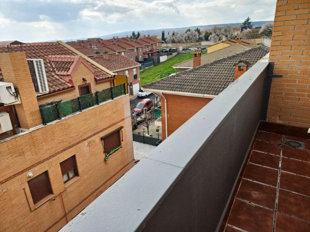 Ático en venta en Torrelaguna. Venta de ático duplex con garajey terraza. Áticos.