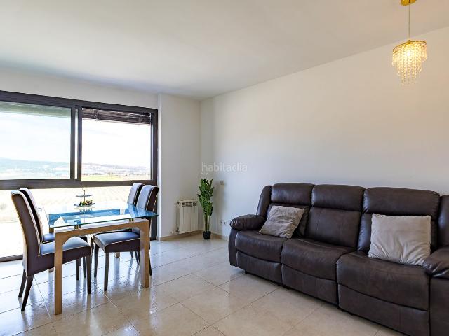 Ático en venta en Torrelles de Foix. Ático dúplex luminoso con terraza, vistas abiertas al campo y parking doble en finca con ascensor. Áticos Torrelles de.