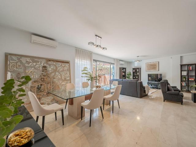 Ático en venta en Torrelodones, Colonia. Espectacular triplex muy luminoso con ascensor privado y aerotermia en La Colonia, Torrelodones. Áticos.