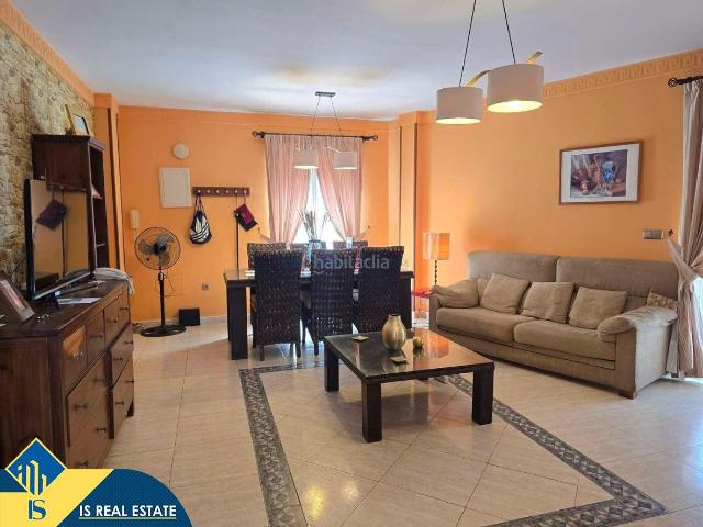 Ático en venta en Torrevieja, Las Piscinas Naturales. Ático con terraza en la provincia de Alicante, en Torrevieja. 4 habitaciones 117 m² 600 metros del mar. Áticos.