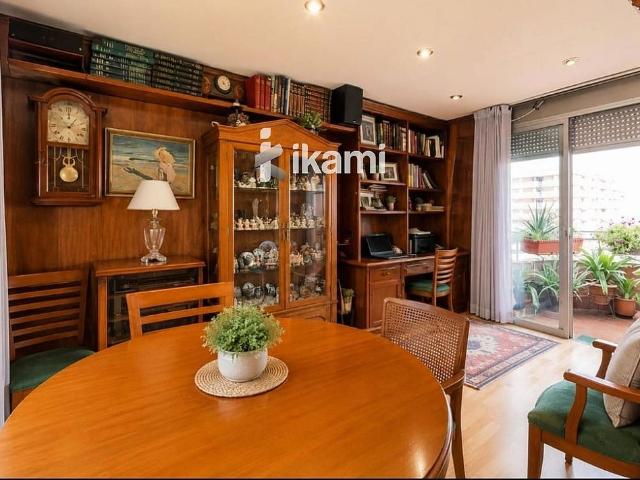 Ático en venta en travesía De Les Corts, Barcelona, de 67 m² 3 habitaciones por 240.000