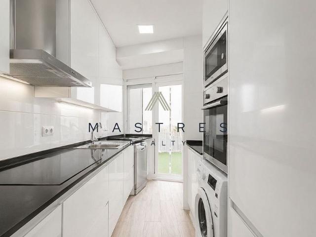 Ático en venta en travesía De Les Corts, Barcelona, de 67 m² 3 habitaciones por 240.000