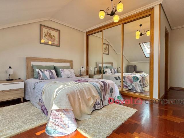Ático en venta en Tui. Descubre este precioso ático de 3 habitaciones con aire acondicionado y terraza en zona céntrica de Tui. Áticos.