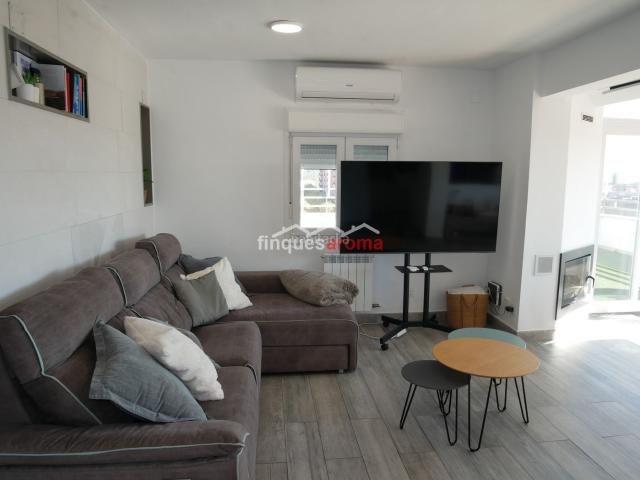 Ático en venta en Valls. SE VENDE ESPECTACULAR ÁTICO CON PARQUING Y TRASTERO EN EL PASEO DE LA ESTACIÓN, EN VALLS. Áticos.