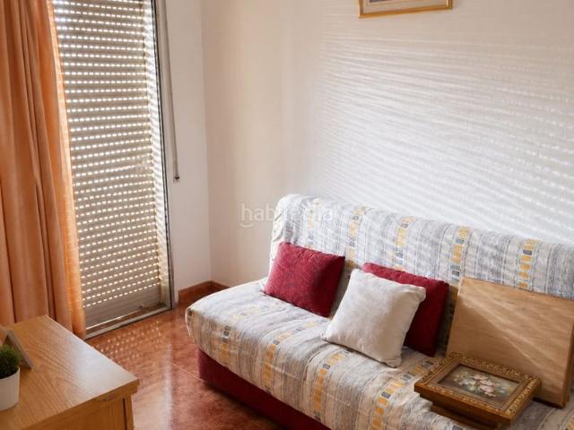 Ático en venta en Viladecans, Centre. Ático exterior con terraza y 2 dormitorios, una oportunidad única. Áticos.