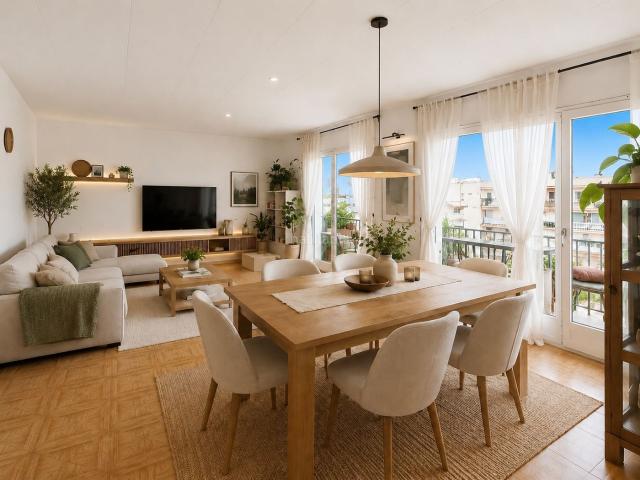 Ático en venta en Vilanova i la Geltrú, Barri de Mar Costa Dorada. Piso ático de 120m2 y 4 habitaciones a reformar. Áticos Vilanova i la.