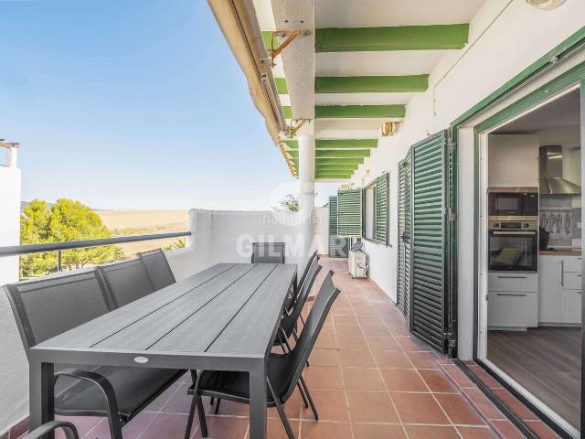 Ático en venta en Zahara de los Atunes, Atlanterra. Este Ático dúplex en urbanización privada situada en primera línea de playa se encuentra en una de las zonas más demandadas de Zah. Áticos Zahara de.
