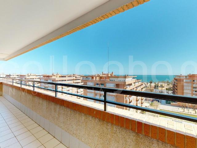 Ático en venta en Alboraya, La Patacona. Ático dúplex con terraza de 140 m2, de los cuales 80 m2 están acristalados. Áticos.