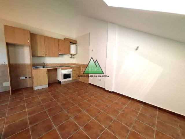 Ático en venta en Alcaucín. Ático abuhardillado de 1 dormitorio. Áticos.